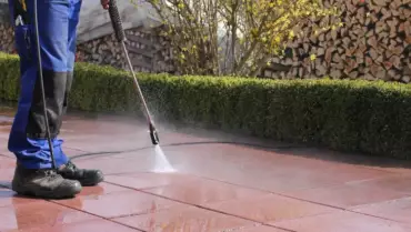 High pressure cleaning