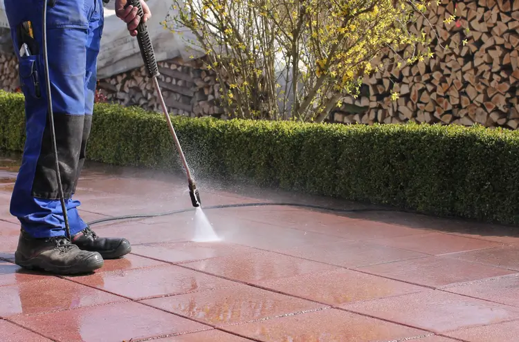 High pressure cleaning